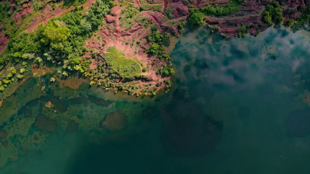En savoir plus sur Le Lac du Salagou, entre nature et activités extérieures
