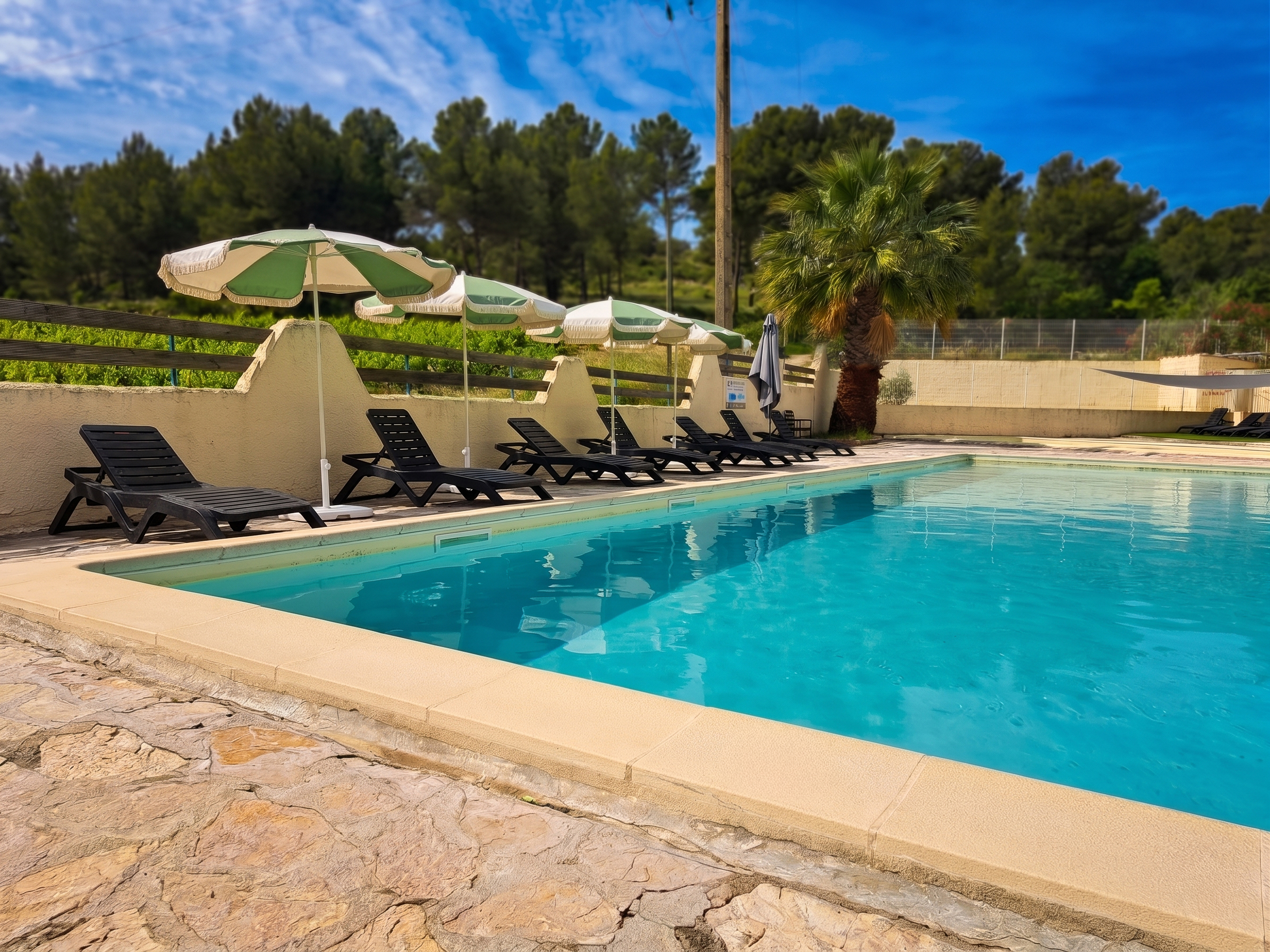 camping hérault avec piscines